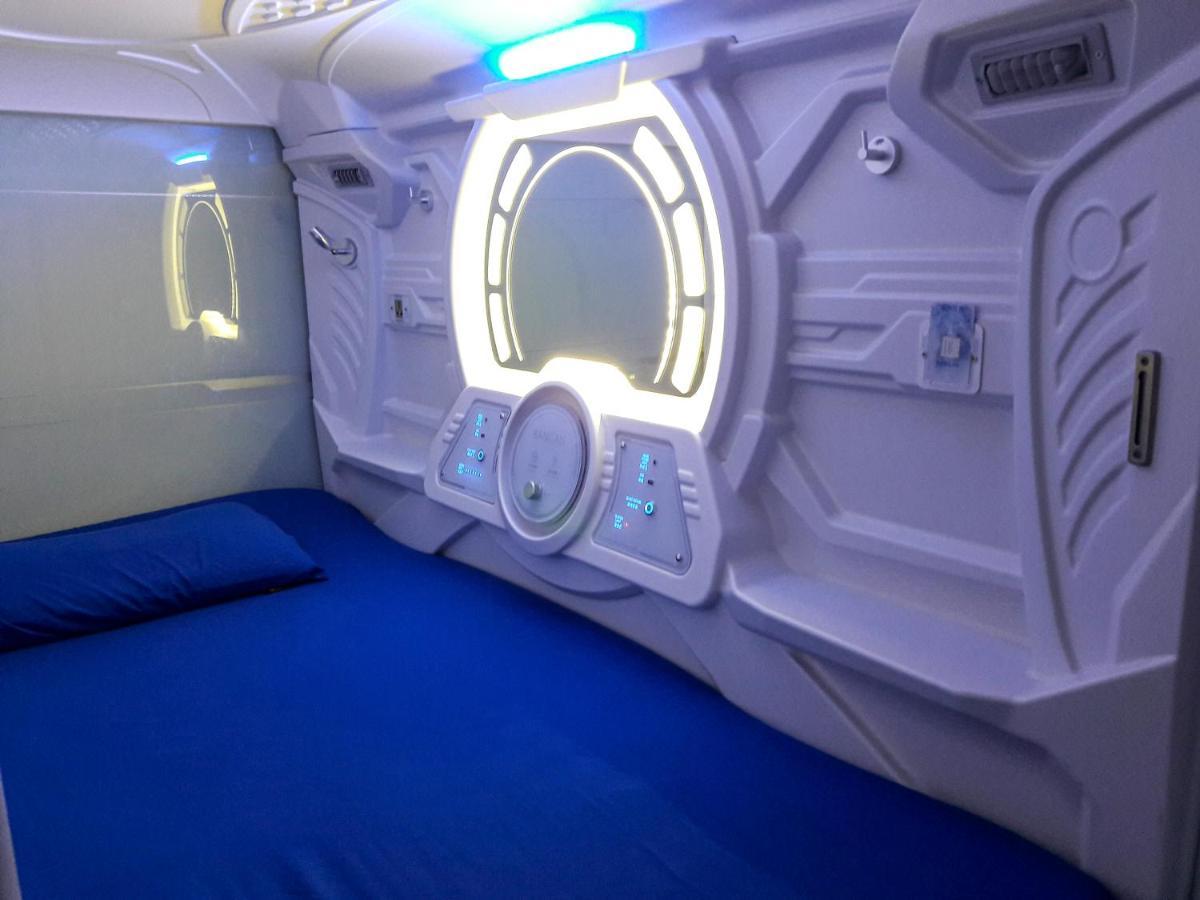 Bangau - Short Term Rest Area Capsule Hotel Сепанг Екстериор снимка