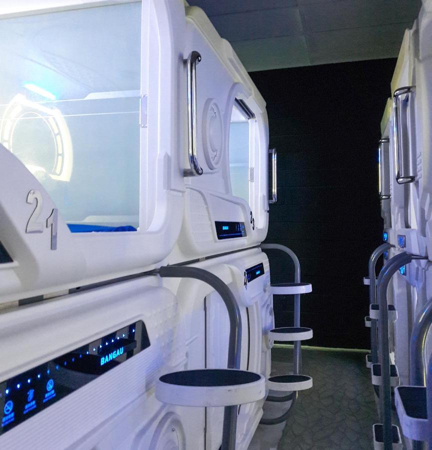 Bangau - Short Term Rest Area Capsule Hotel Сепанг Екстериор снимка