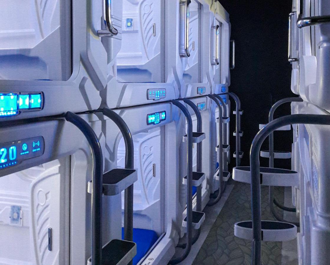 Bangau - Short Term Rest Area Capsule Hotel Сепанг Екстериор снимка